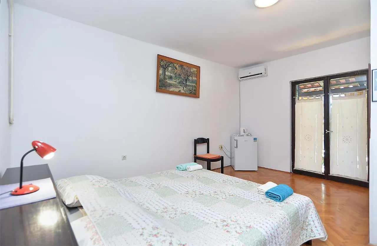 Rooms Veli Vrh 2208 Pula 0*,