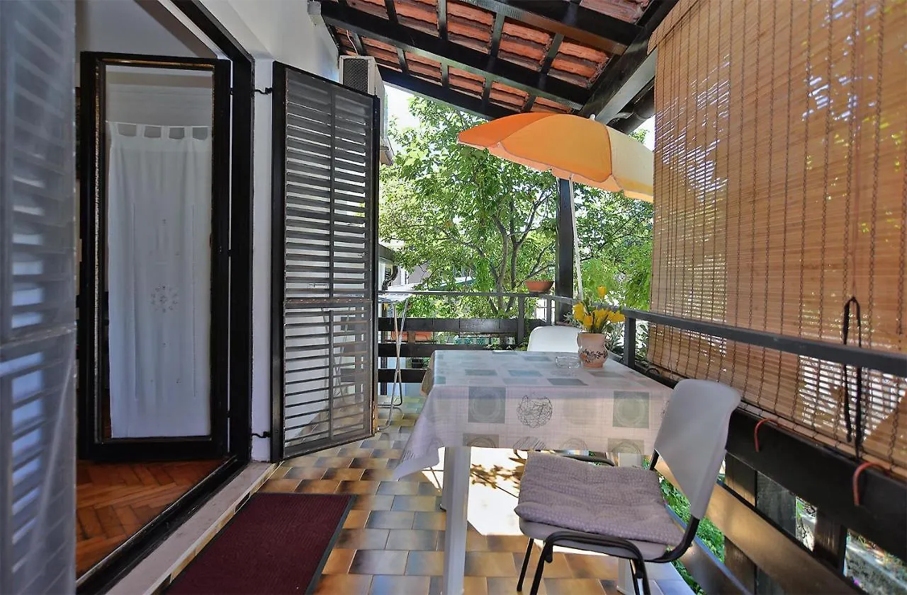 Rooms Veli Vrh 2208 Pula 0*,