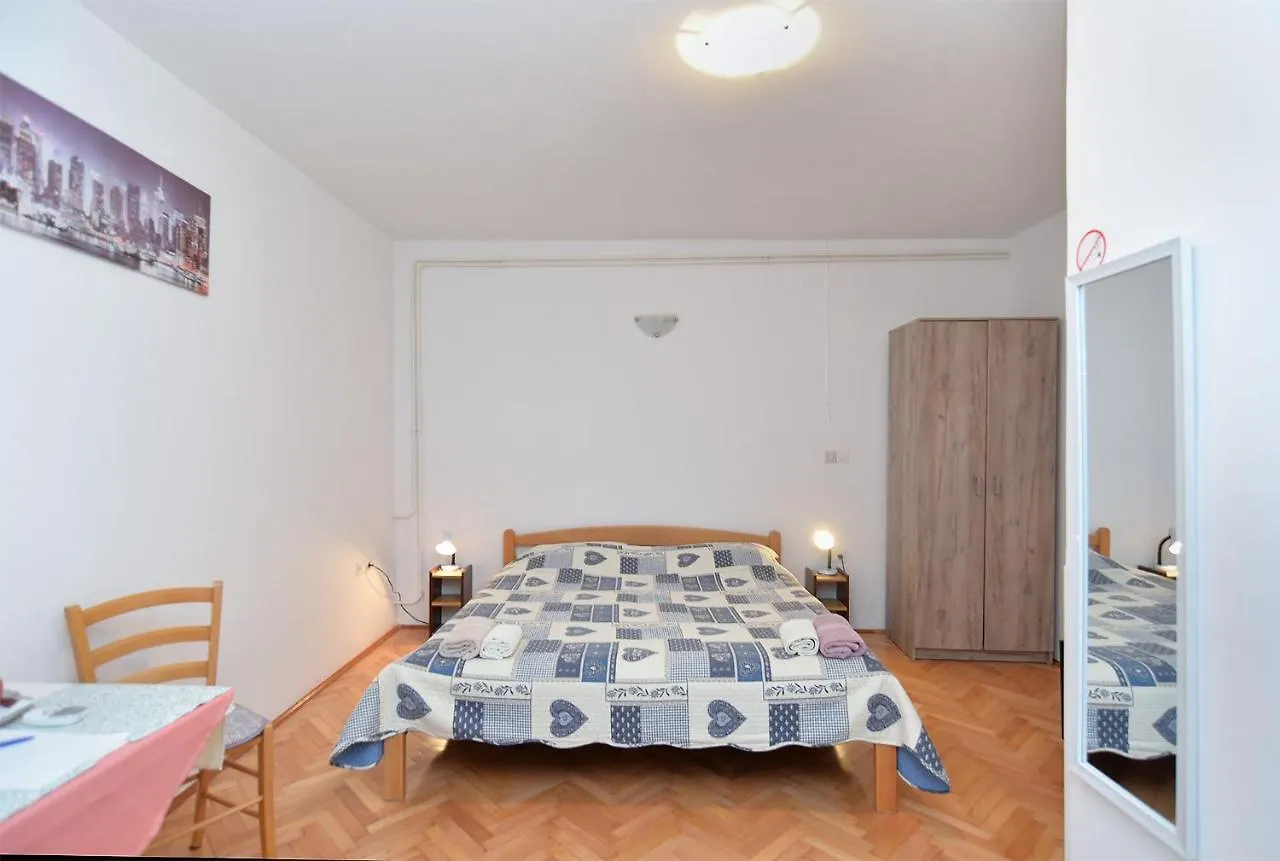 Guest house Rooms Veli Vrh 2208 Pula