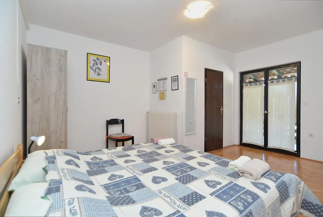 Rooms Veli Vrh 2208 Pula Croatia