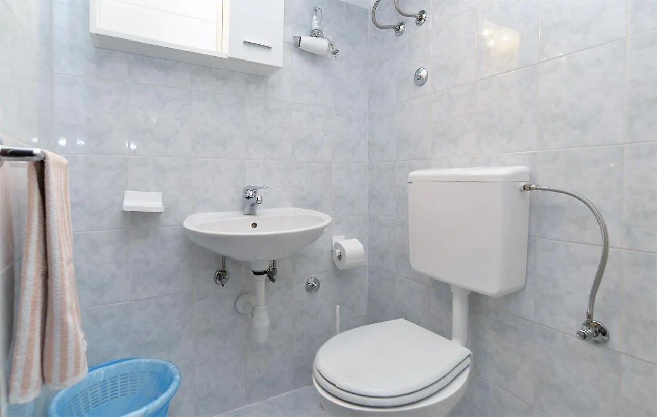Rooms Veli Vrh 2208 Pula Guest house