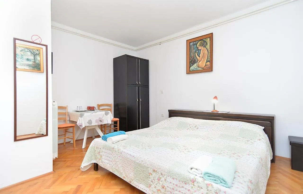 Guest house Rooms Veli Vrh 2208 Pula